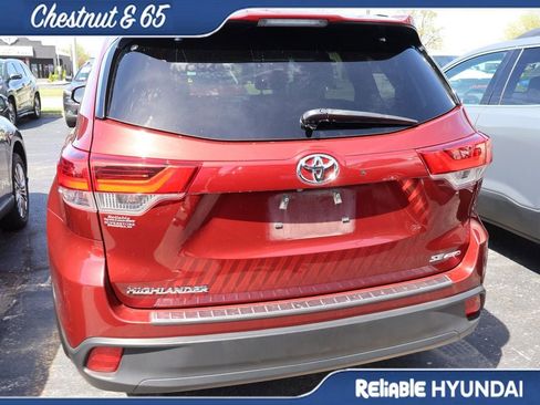 Used 2017 Toyota Highlander SE w/ Carpet Mat Package image 17