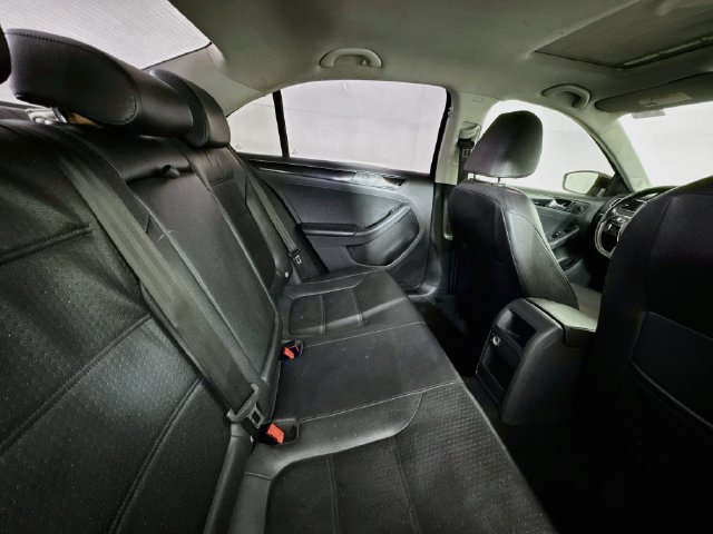 Used 2017 Volkswagen Jetta SEL FWD image 24
