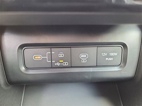 New 2025 Hyundai Tucson Limited image 23