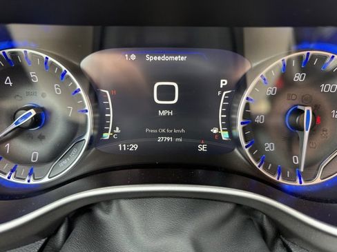 Certified 2024 Chrysler Pacifica Touring-L image 21