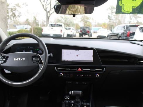 Certified 2024 Kia Niro EX image 24
