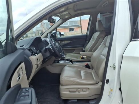 Used 2018 Honda Pilot Touring image 15