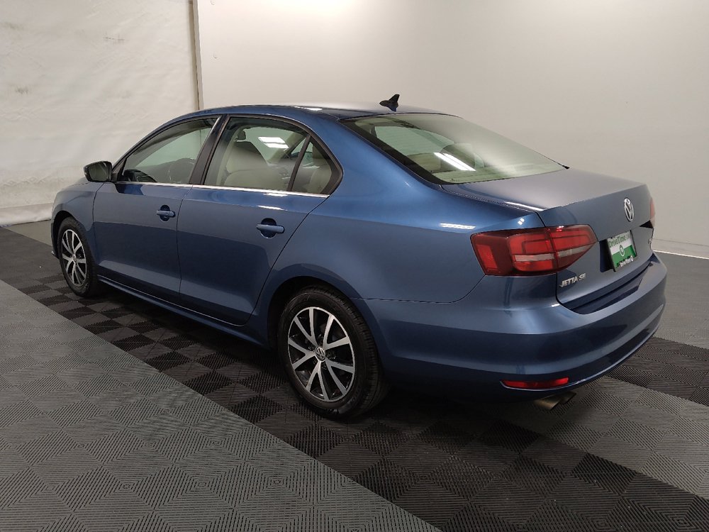 Used 2017 Volkswagen Jetta SE FWD image 3