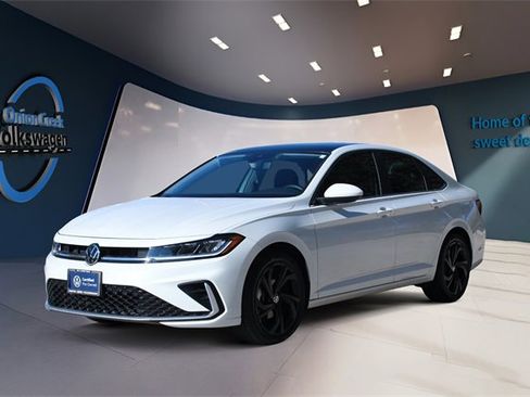 Certified 2025 Volkswagen Jetta SE image 9