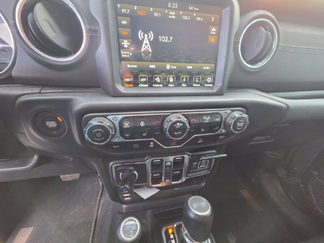Used 2022 Jeep Wrangler Unlimited Sahara w/ Cold Weather Group AWD/4WD image 8