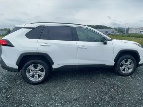 Certified 2025 Toyota RAV4 LE AWD/4WD image 9