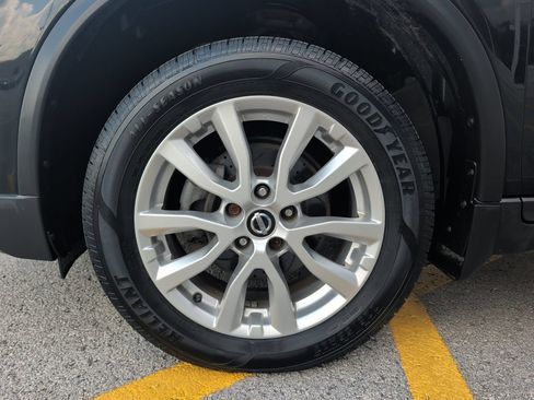 Used 2017 Nissan Rogue SV AWD/4WD image 4