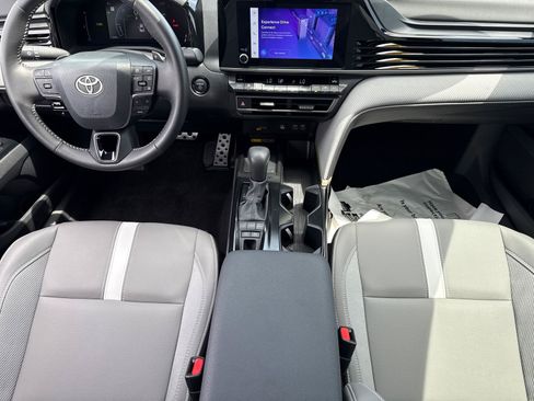 Used 2026 Toyota Camry SE AWD/4WD image 28