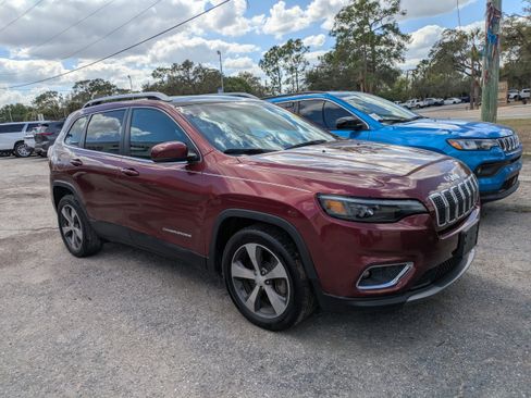 Used 2019 Jeep Cherokee Limited image 2