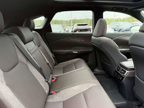 Used 2025 Lexus RX 450h AWD w/ Luxury Package image 16