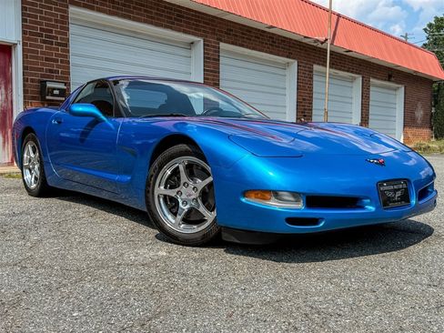 Used 1999 Chevrolet Corvette Coupe w/ Lighting Pkg RWD image 22