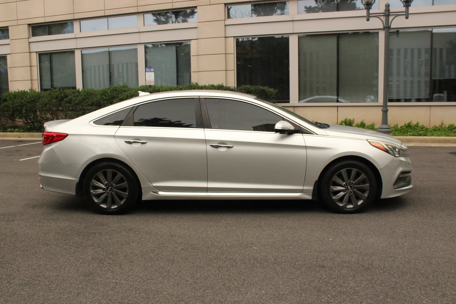 Used 2015 Hyundai Sonata Sport w/ Option Group 04 FWD image 6