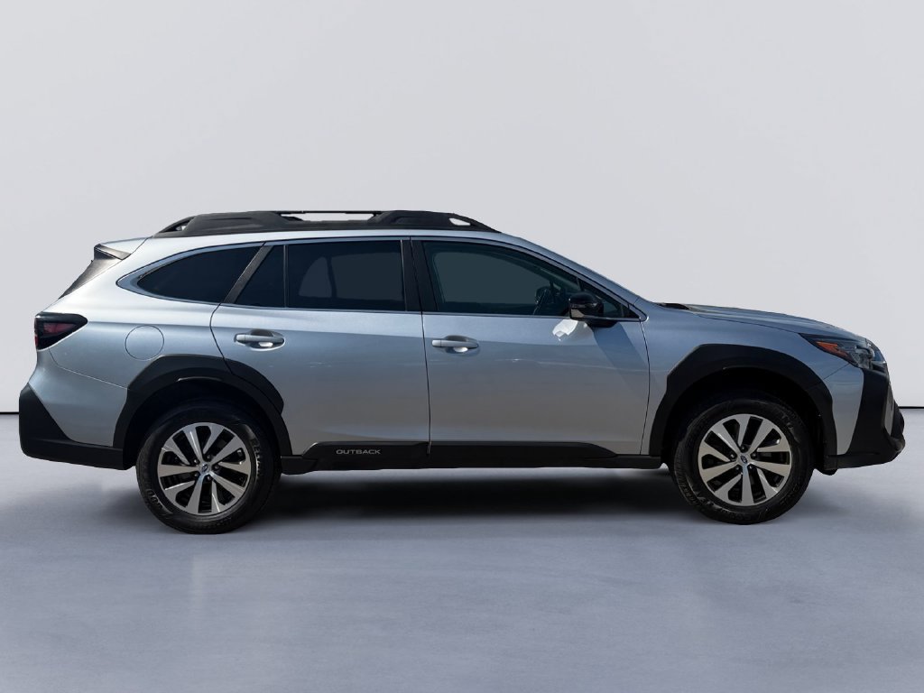 Used 2025 Subaru Outback Premium AWD/4WD image 2