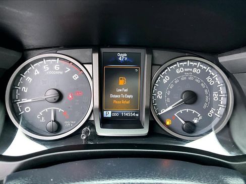 Used 2018 Toyota Tacoma TRD Off-Road w/ Technology Package image 24