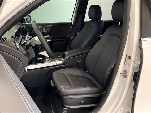Used 2025 Mercedes-Benz GLB 250 4MATIC image 7