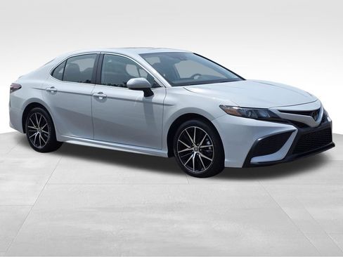 Used 2024 Toyota Camry SE FWD image 4