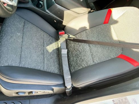 Used 2024 Chevrolet Colorado Z71 w/ Z71 Convenience Package 2 image 19