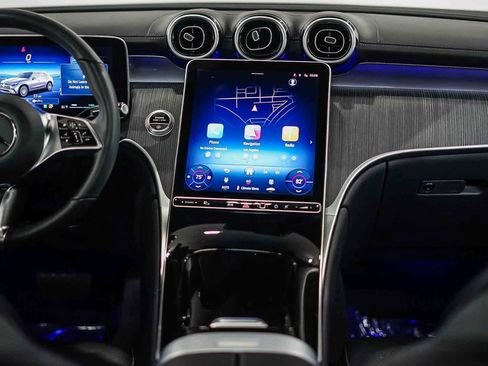 Used 2025 Mercedes-Benz GLC 300 4MATIC image 15