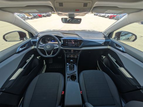 Used 2024 Volkswagen Taos SE w/ Panoramic Sunroof Package FWD image 35