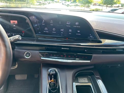 Certified 2023 Cadillac Escalade ESV Premium Luxury Platinum w/ Heavy-Duty Trailer Package AWD/4WD image 24