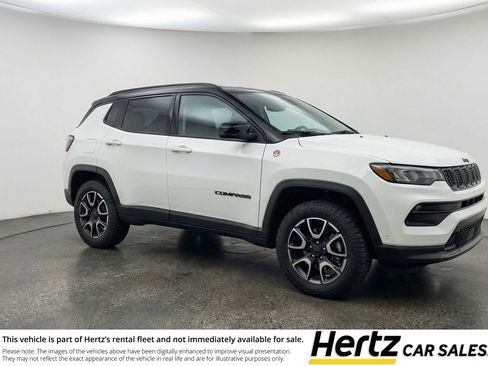 Used 2025 Jeep Compass Trailhawk AWD/4WD image 1