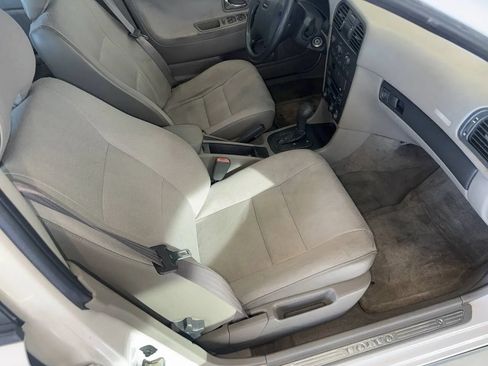 Used 2001 Volvo S40 FWD image 16
