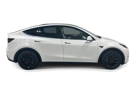 Certified 2023 Tesla Model Y Long Range AWD/4WD image 7