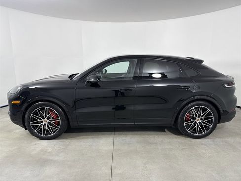 New 2026 Porsche Cayenne S image 2