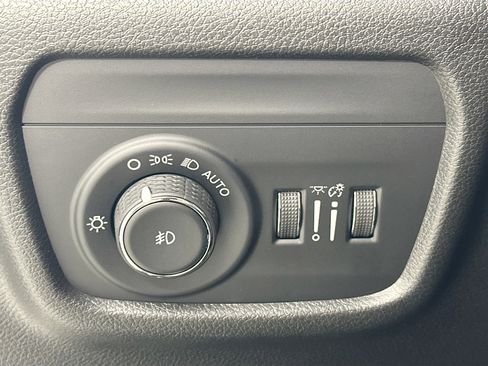 Used 2023 Jeep Grand Cherokee Limited w/ Black Appearance Package image 10