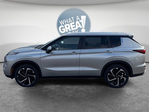 Used 2022 Mitsubishi Outlander SE image 7