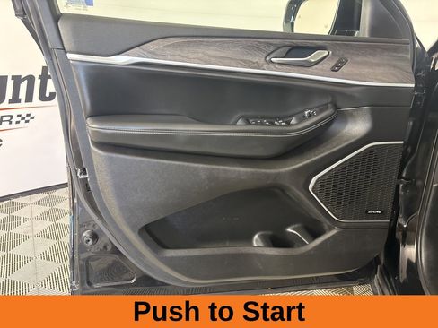 Used 2022 Jeep Grand Cherokee L Limited image 9