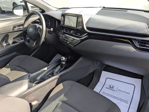 Used 2018 Toyota C-HR XLE FWD image 35