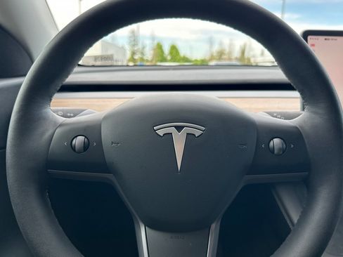 Used 2022 Tesla Model Y Long Range AWD/4WD image 22