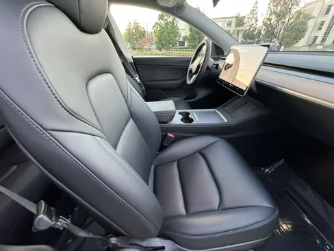 Used 2024 Tesla Model Y Long Range AWD/4WD image 15