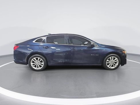 Used 2017 Chevrolet Malibu LT FWD image 2