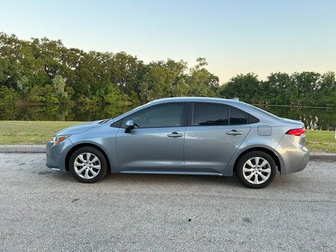 Used 2022 Toyota Corolla LE FWD image 2