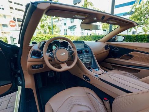 Used 2023 Aston Martin DBS Volante image 3