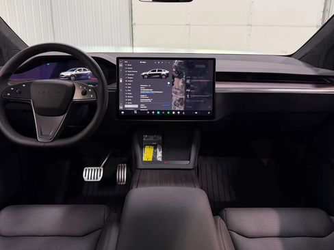 Used 2025 Tesla Model X image 13