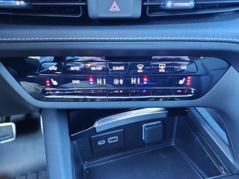 Certified 2023 Buick Envision Essence w/ Sport Touring Package image 17