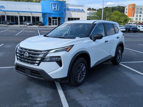 Used 2024 Nissan Rogue S FWD image 7