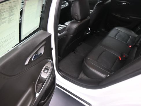 Used 2017 Chevrolet Malibu LT w/ Leather Package FWD image 17