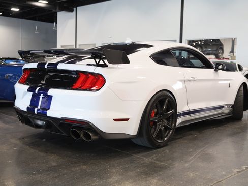 Used 2021 Ford Mustang Shelby GT500 w/ Carbon Fiber Track Pack RWD image 6