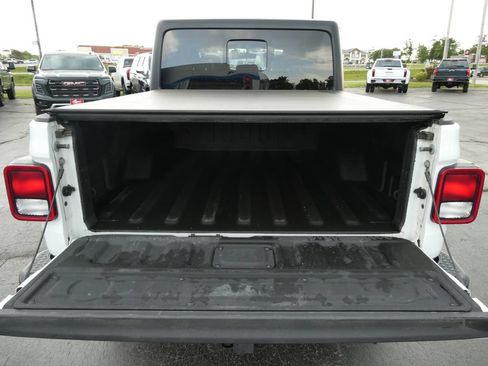 Used 2023 Jeep Gladiator Mojave w/ Cold Weather Group AWD/4WD image 19
