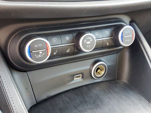 Used 2019 Alfa Romeo Stelvio AWD image 25