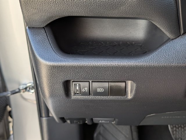 Used 2024 Toyota RAV4 XLE FWD image 23