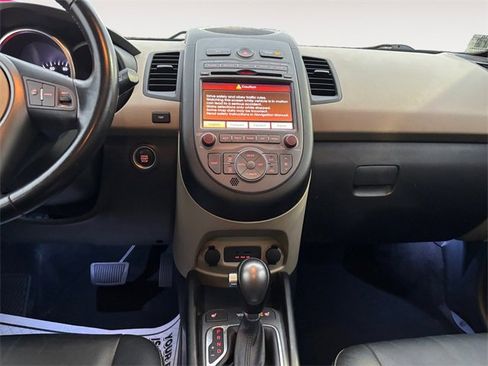 Used 2013 Kia Soul ! w/ Premium Pkg image 11
