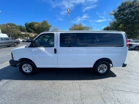 Used 2010 Chevrolet Express 3500 LS image 9