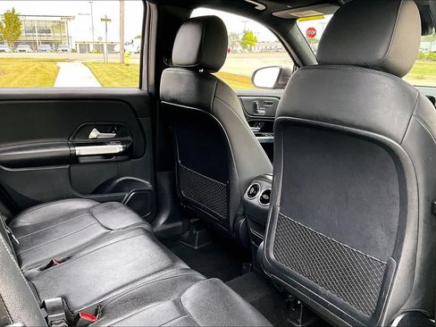Used 2022 Mercedes-Benz GLB 250 w/ Premium Package Lite image 28
