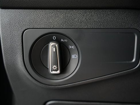 Used 2021 Volkswagen Tiguan SE w/ Panoramic Sunroof Package image 50