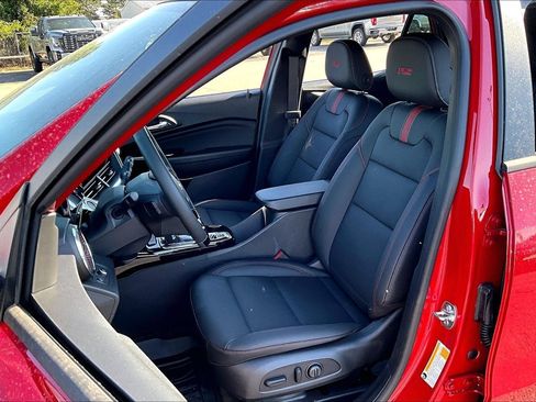 New 2026 Chevrolet Trax RS w/ Sunroof Package FWD image 9
